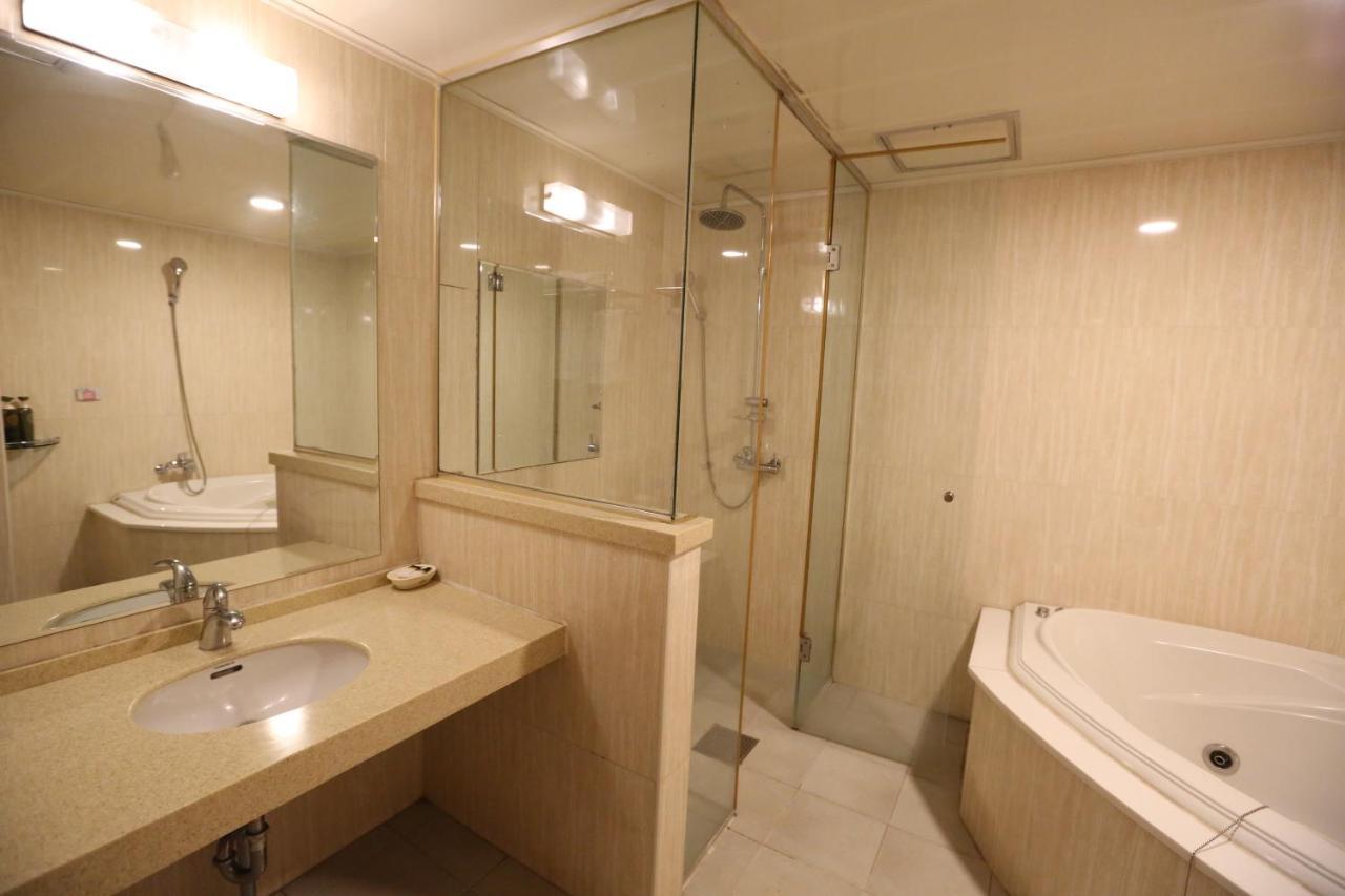 Symphony Hotel Suwon Exterior foto