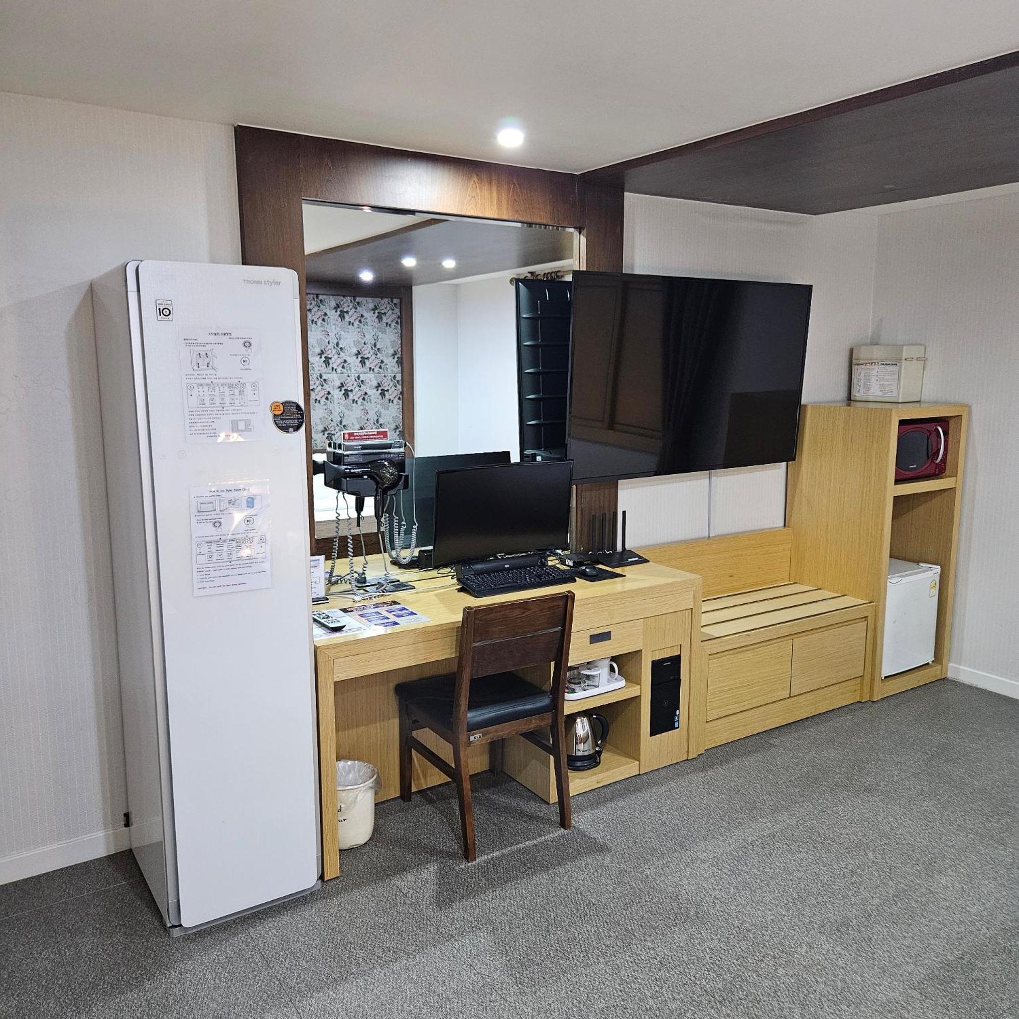 Symphony Hotel Suwon Exterior foto