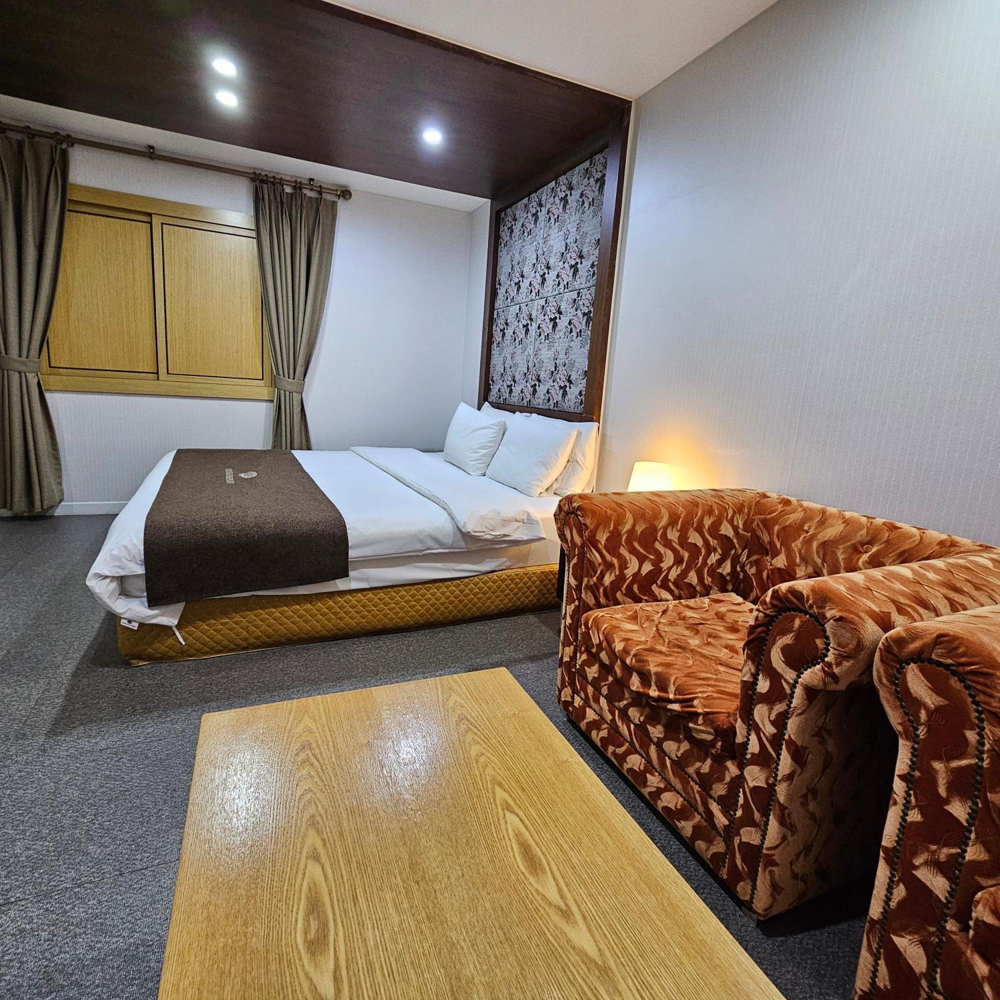 Symphony Hotel Suwon Exterior foto