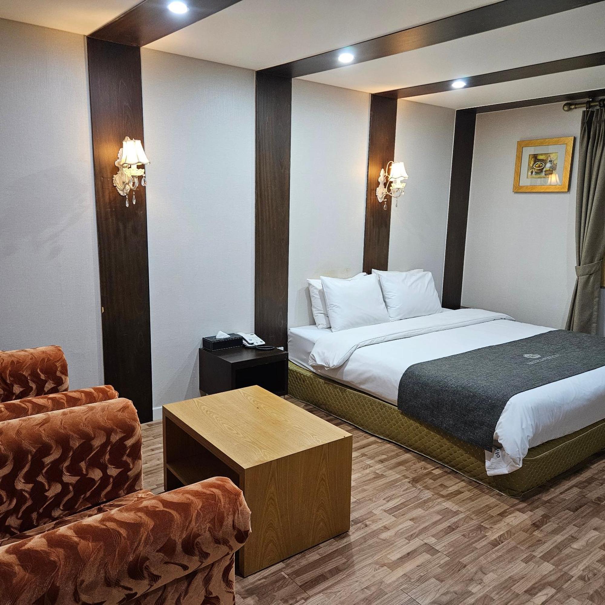 Symphony Hotel Suwon Exterior foto