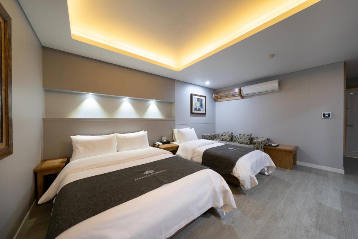Symphony Hotel Suwon Exterior foto