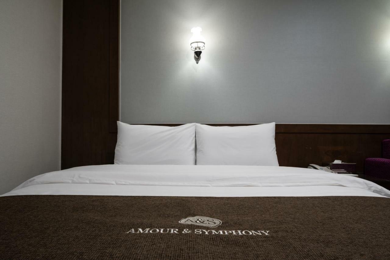 Symphony Hotel Suwon Exterior foto