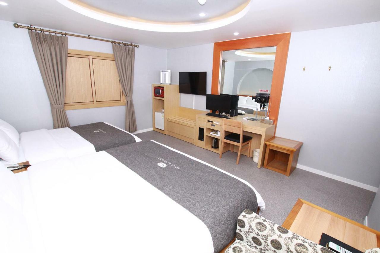 Symphony Hotel Suwon Exterior foto
